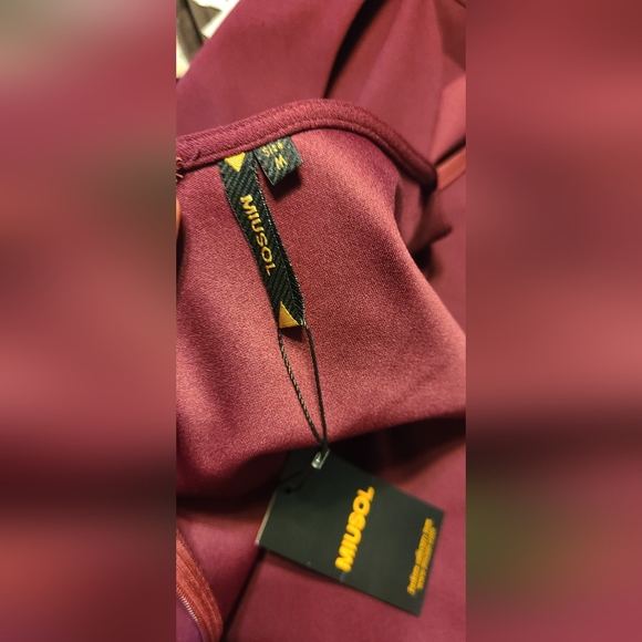 NWT! Maroon Bodycon dress Size M - Picture 4 of 4